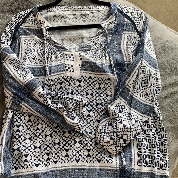 Vici blue and white 3/4 sleeve shirt! - Picture 2 of 3